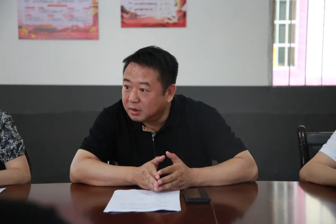 南昌城投公司深入進(jìn)賢縣三陽(yáng)集鄉艾家村開(kāi)展平安幫創(chuàng  )工作