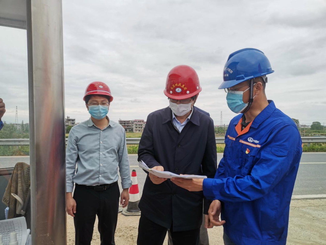 集團黨委委員、紀委書(shū)記何志敏赴西二環(huán)高速項目檢查疫情防控工作