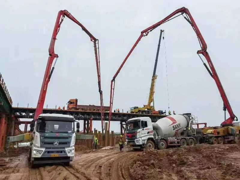 西二環(huán)高速項目東陽(yáng)特大橋水中承臺全部完成